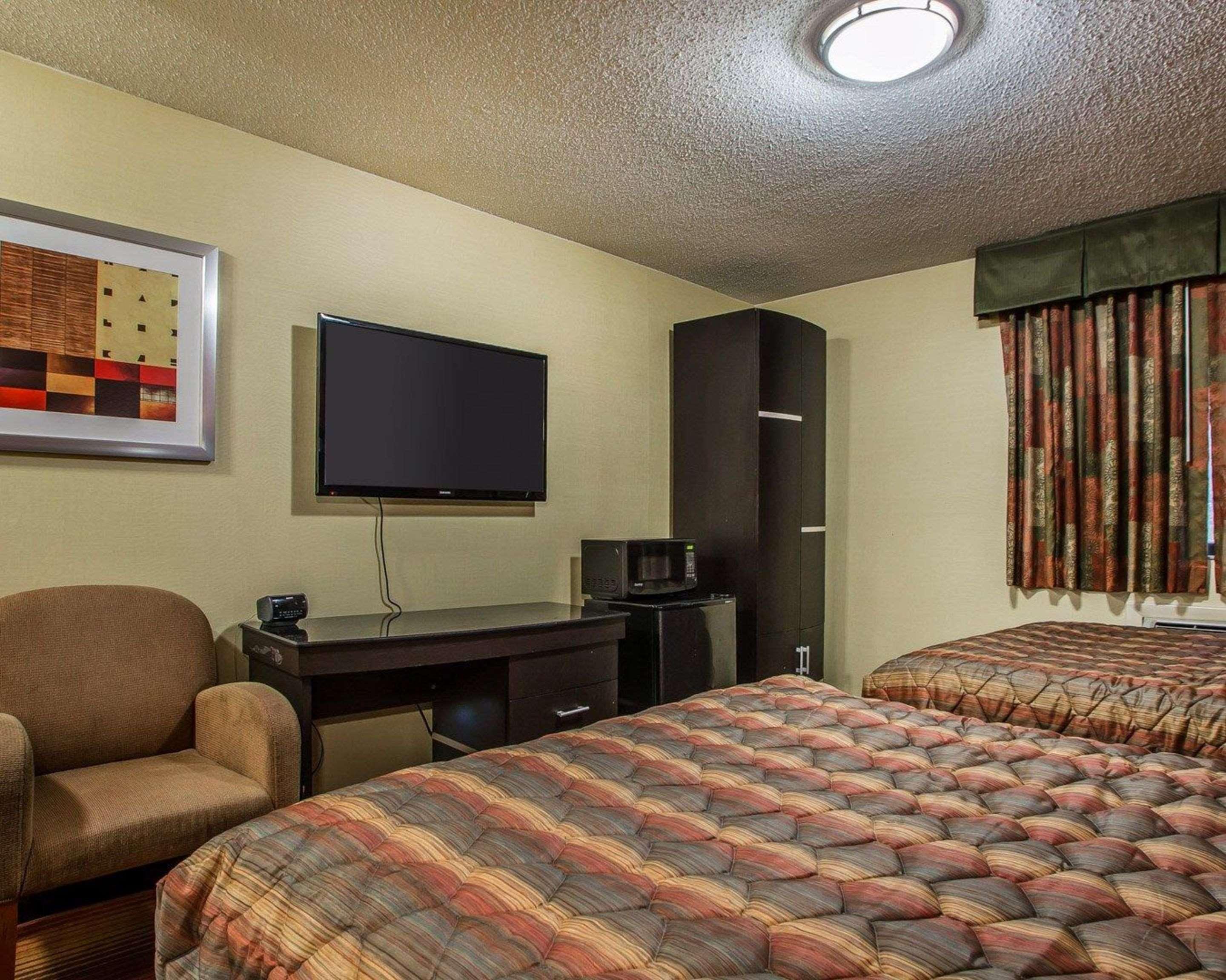 Rodeway Inn Belleville Экстерьер фото