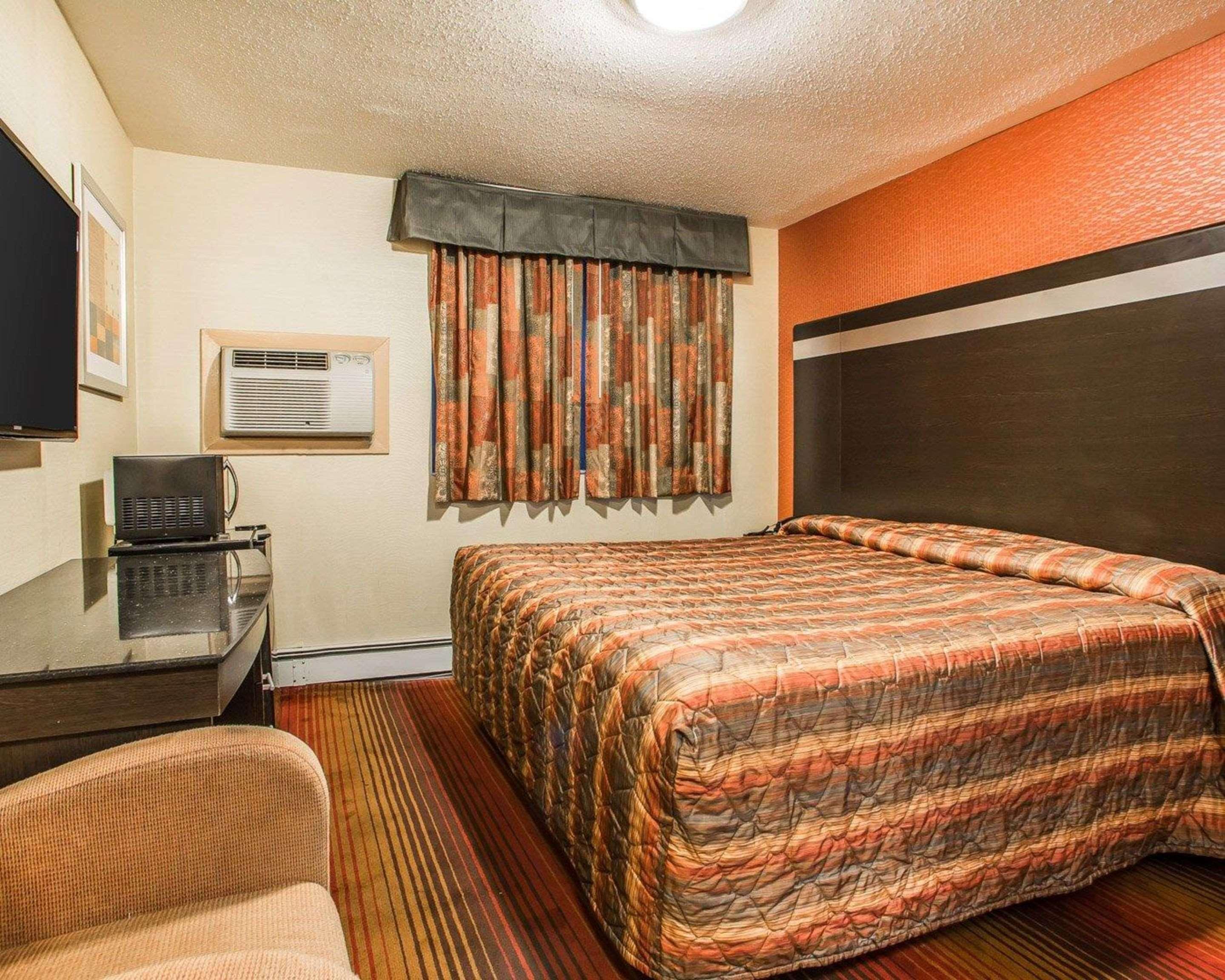 Rodeway Inn Belleville Экстерьер фото