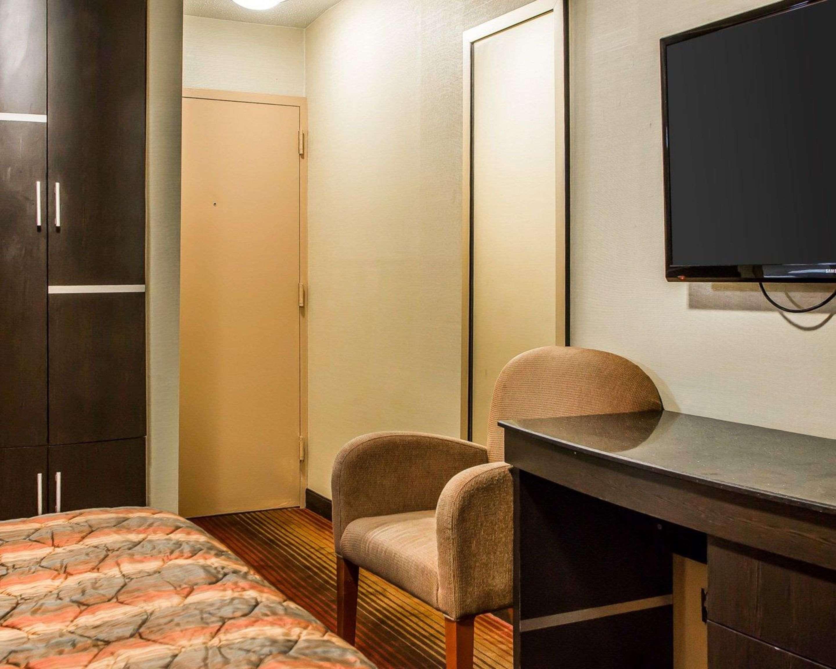 Rodeway Inn Belleville Экстерьер фото