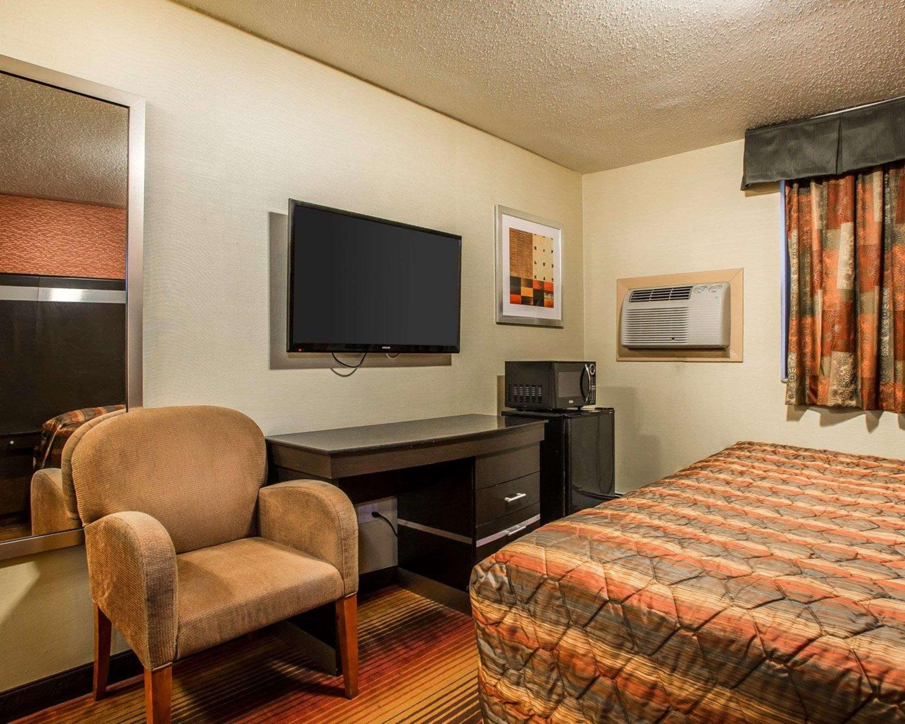Rodeway Inn Belleville Экстерьер фото