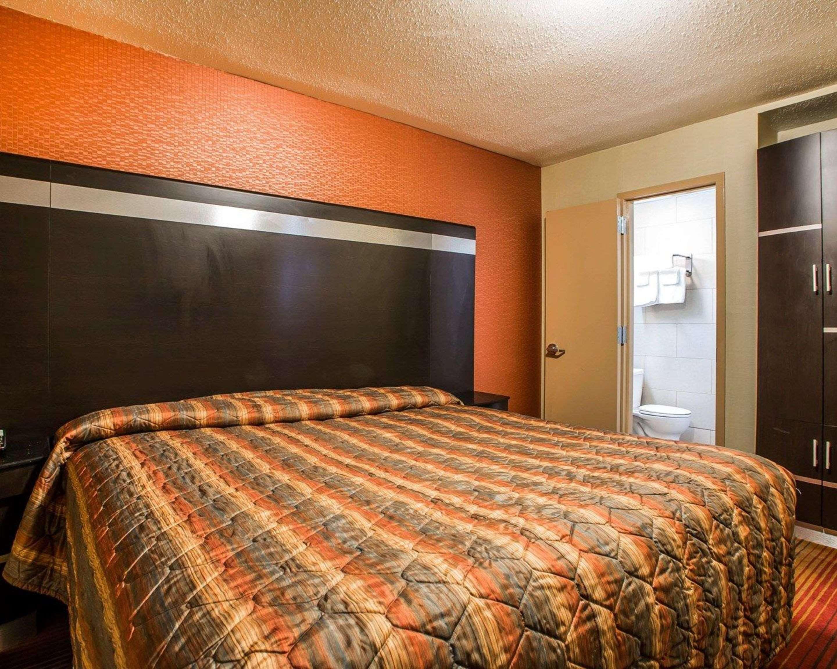 Rodeway Inn Belleville Экстерьер фото
