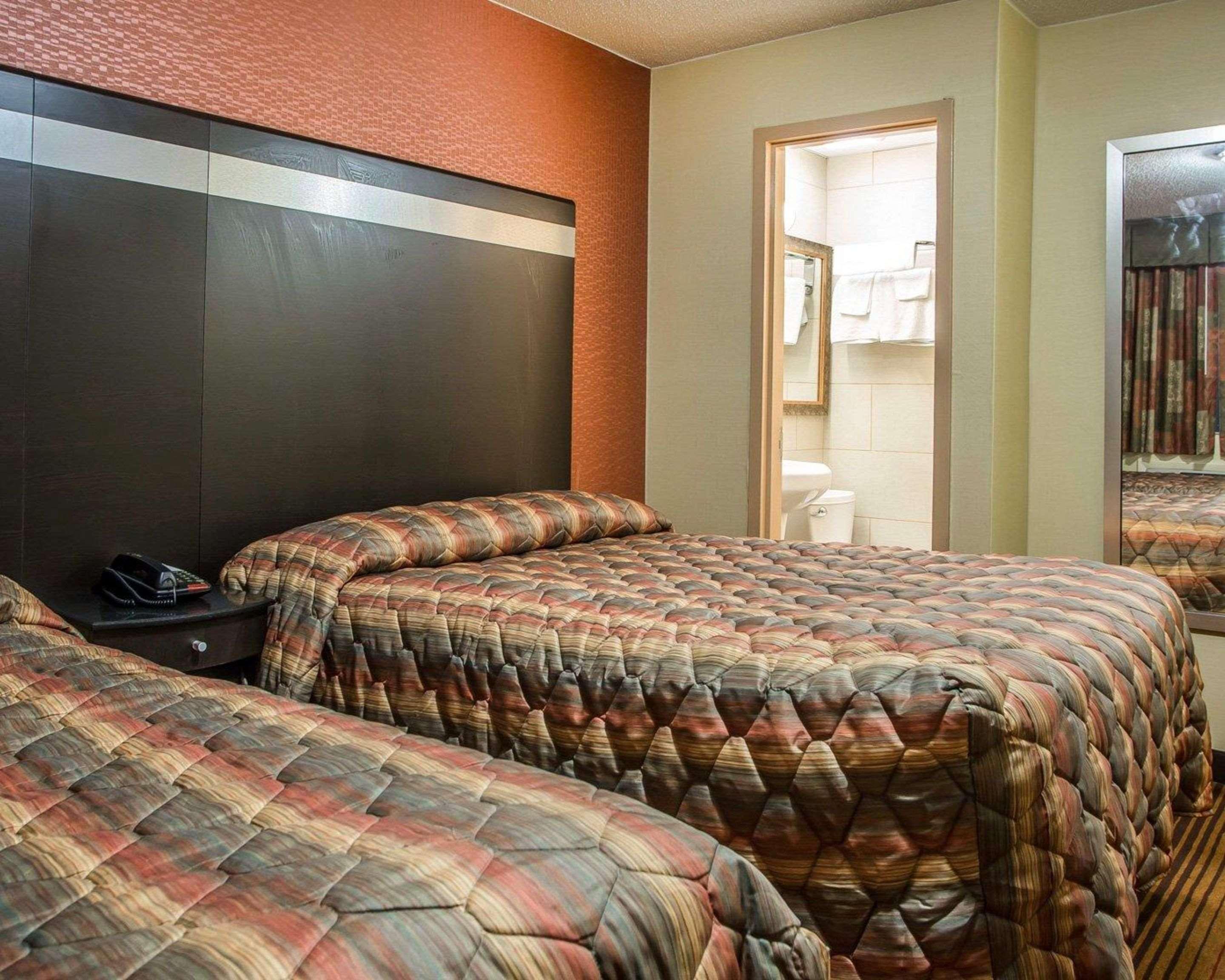 Rodeway Inn Belleville Экстерьер фото