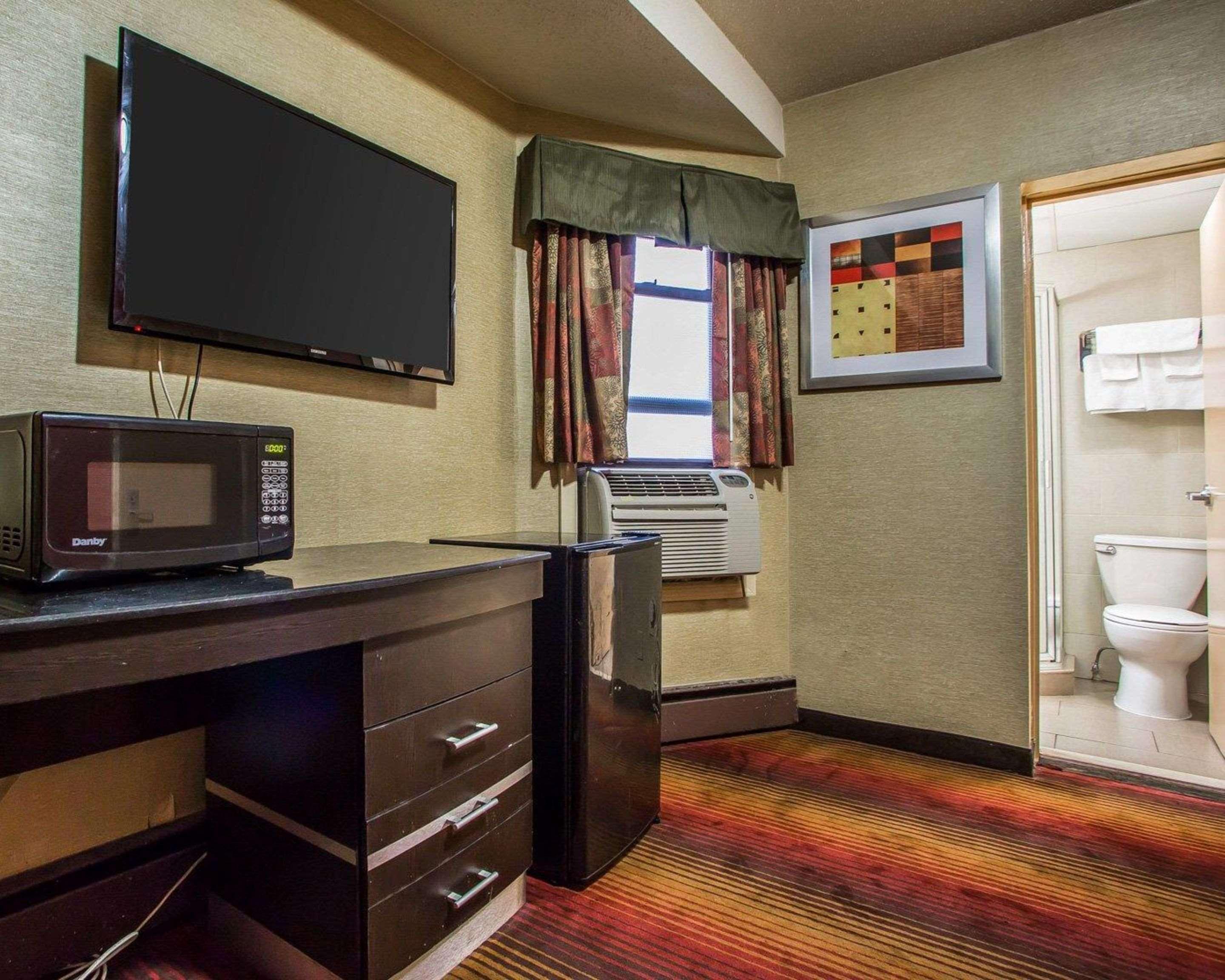 Rodeway Inn Belleville Экстерьер фото