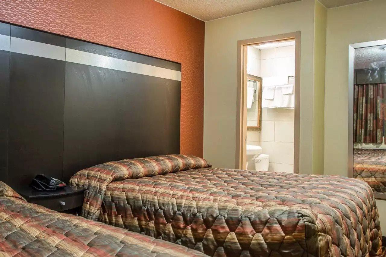 Rodeway Inn Belleville Экстерьер фото