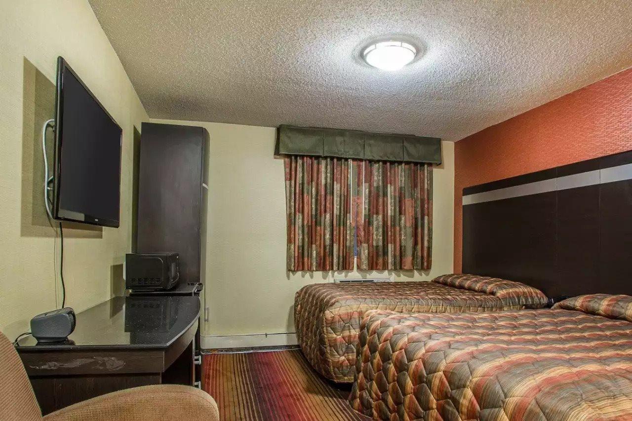 Rodeway Inn Belleville Экстерьер фото