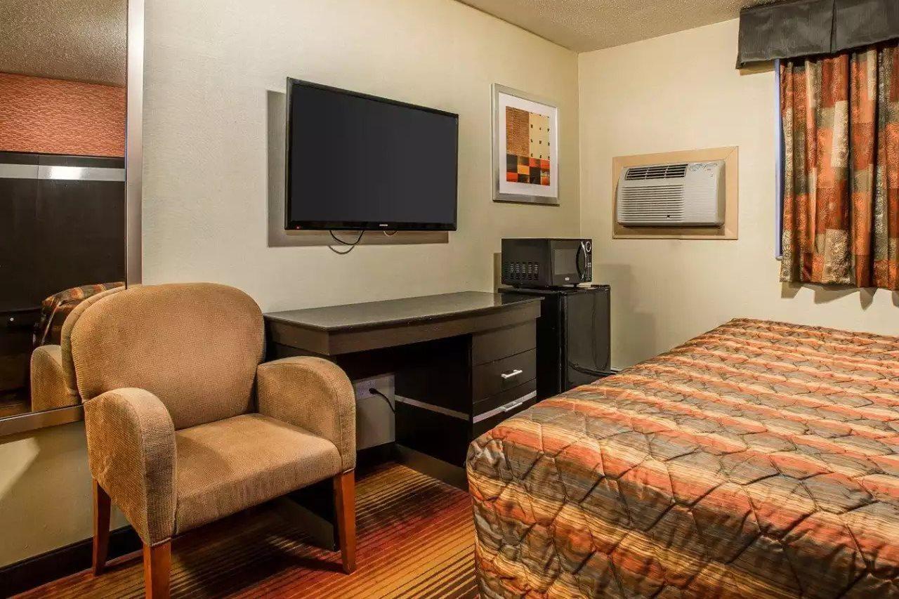 Rodeway Inn Belleville Экстерьер фото