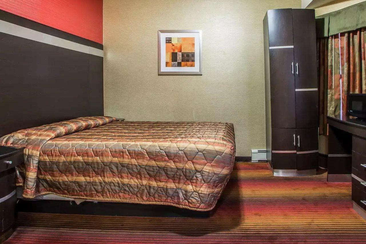 Rodeway Inn Belleville Экстерьер фото