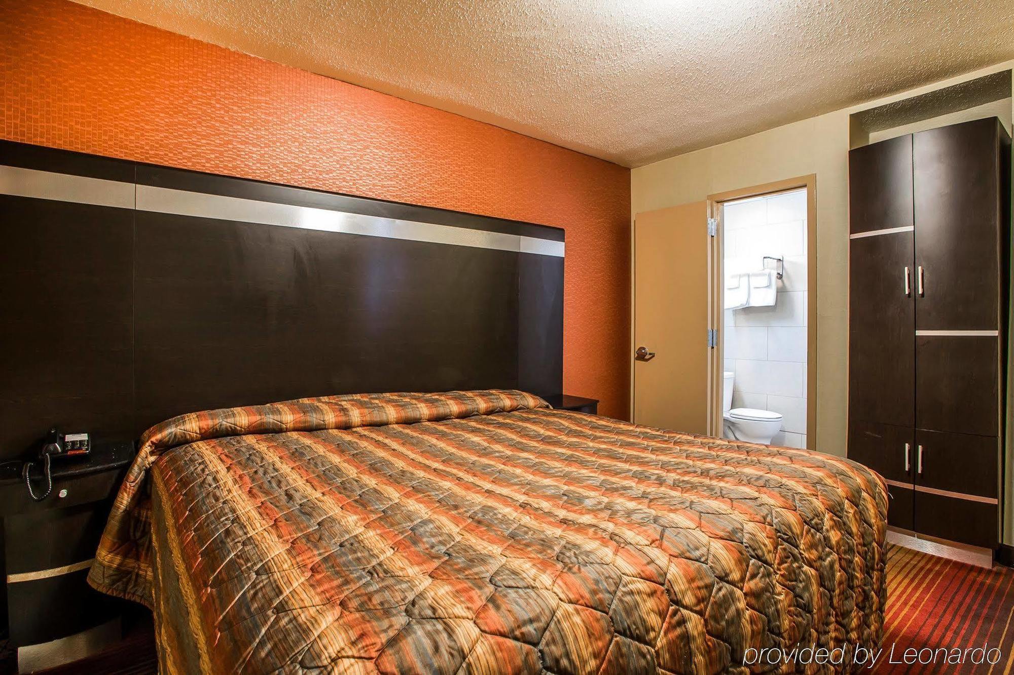 Rodeway Inn Belleville Экстерьер фото
