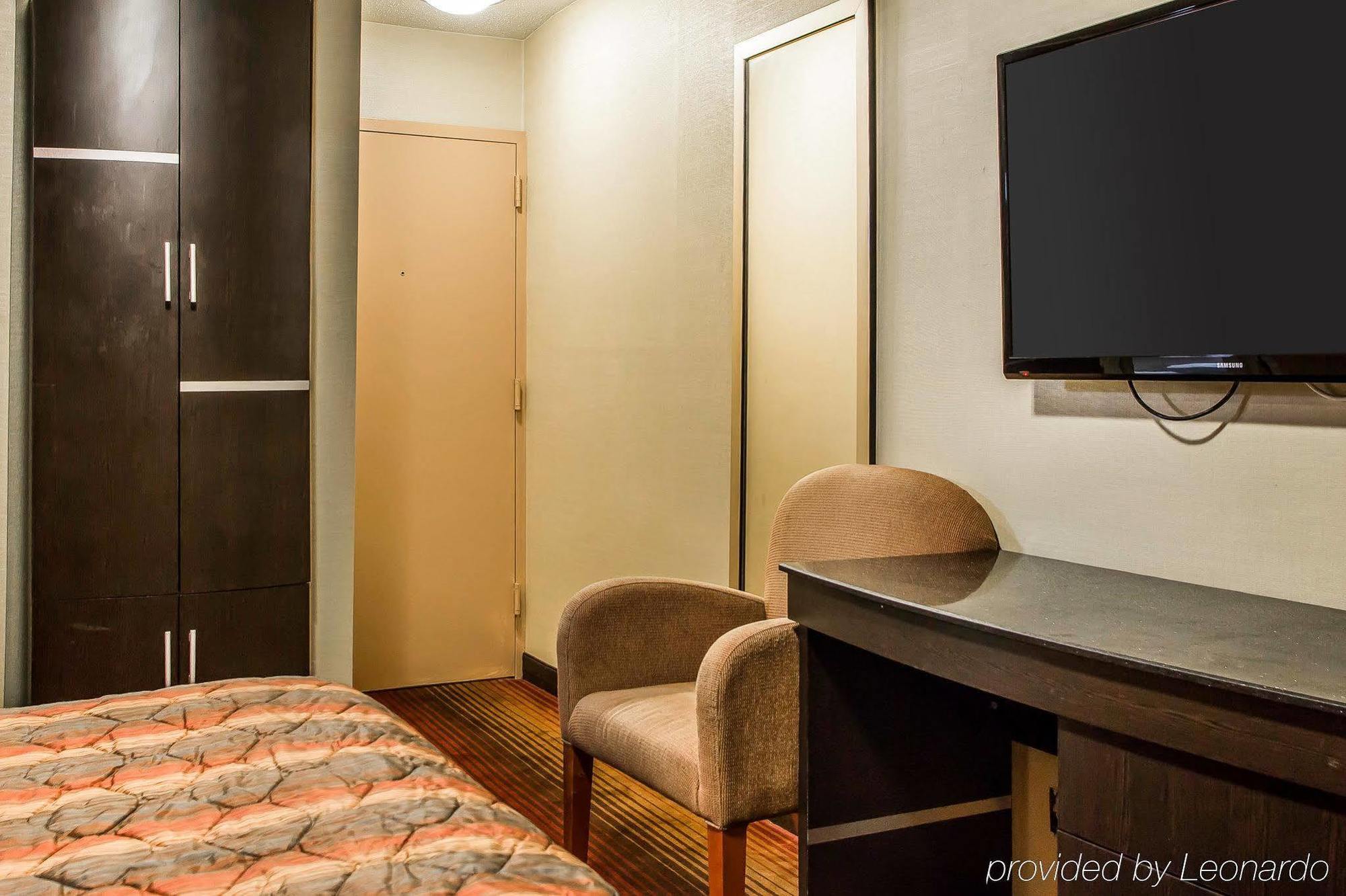 Rodeway Inn Belleville Экстерьер фото