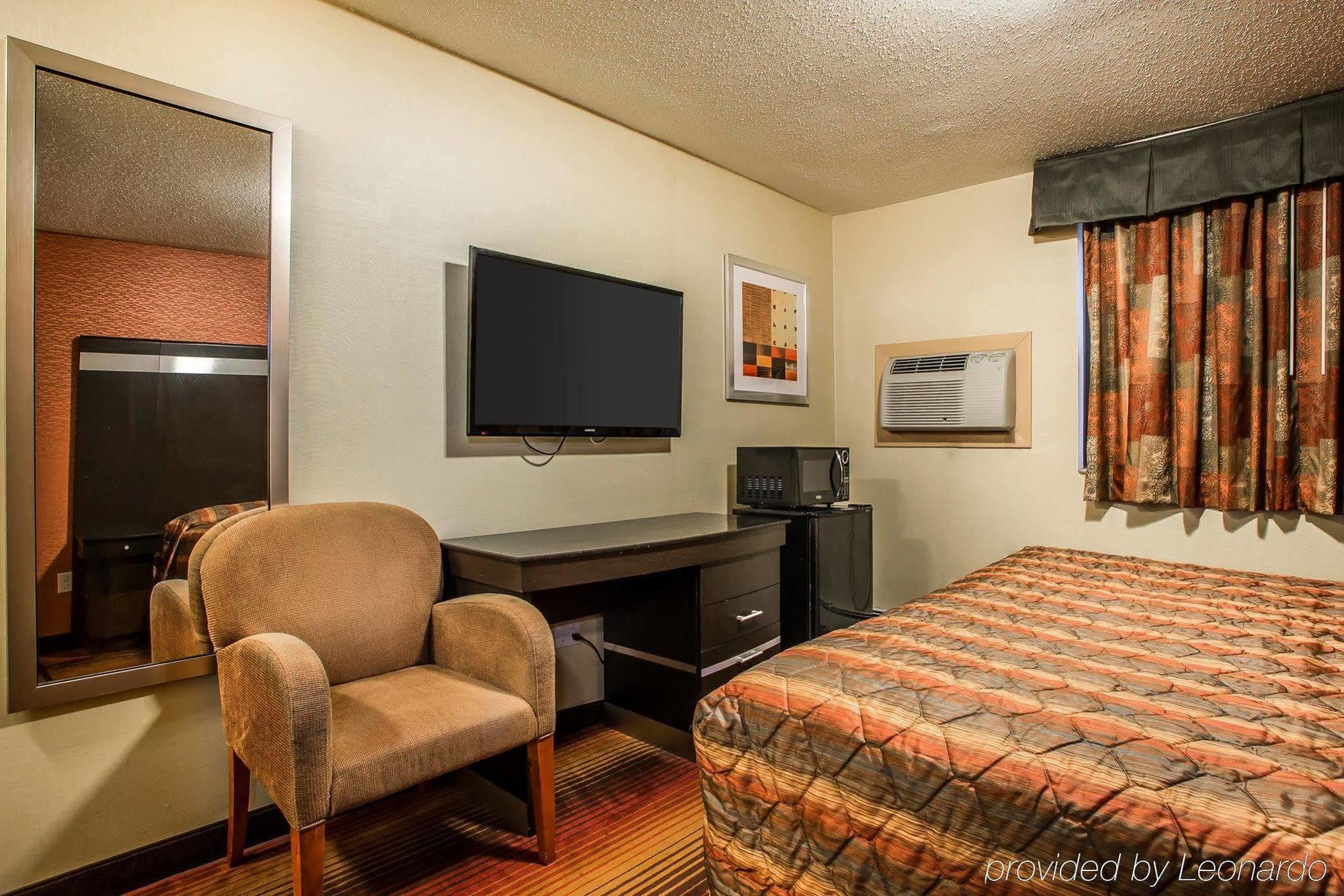 Rodeway Inn Belleville Экстерьер фото