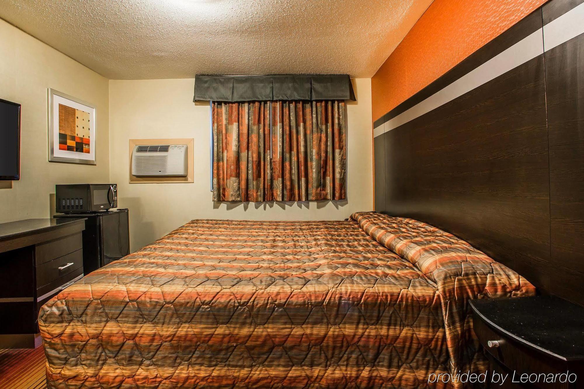 Rodeway Inn Belleville Экстерьер фото