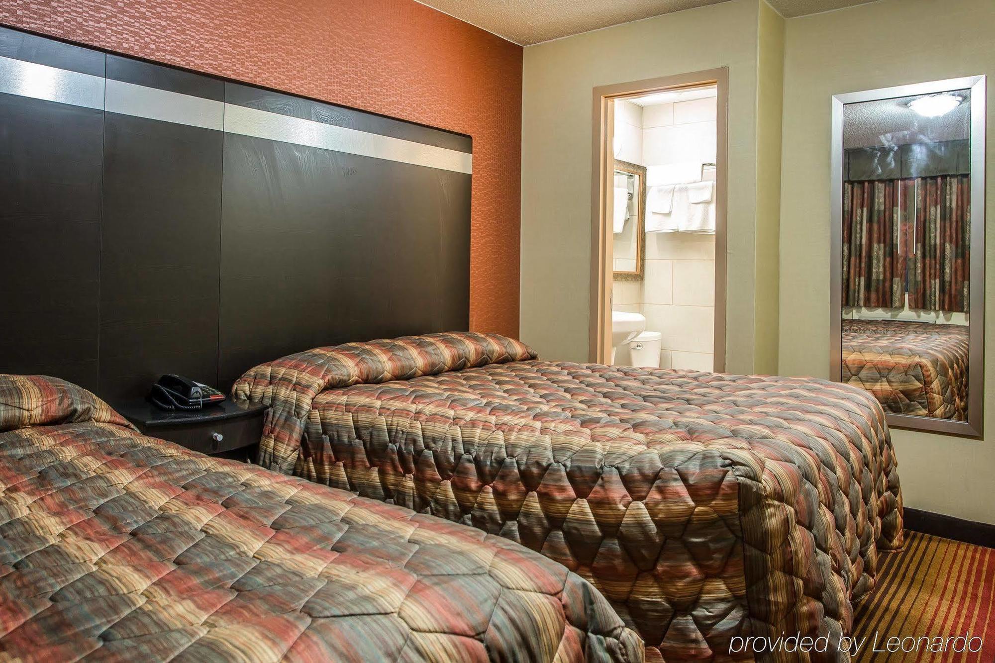 Rodeway Inn Belleville Экстерьер фото
