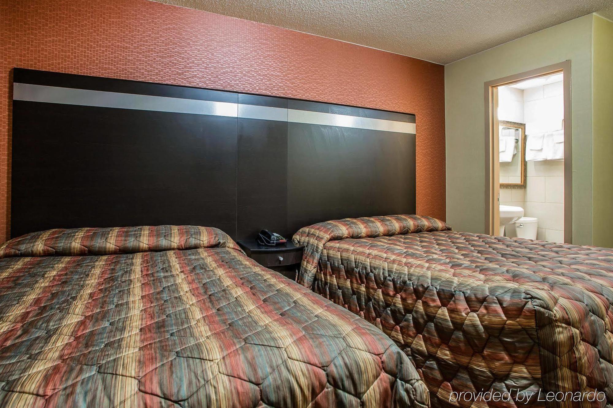 Rodeway Inn Belleville Экстерьер фото