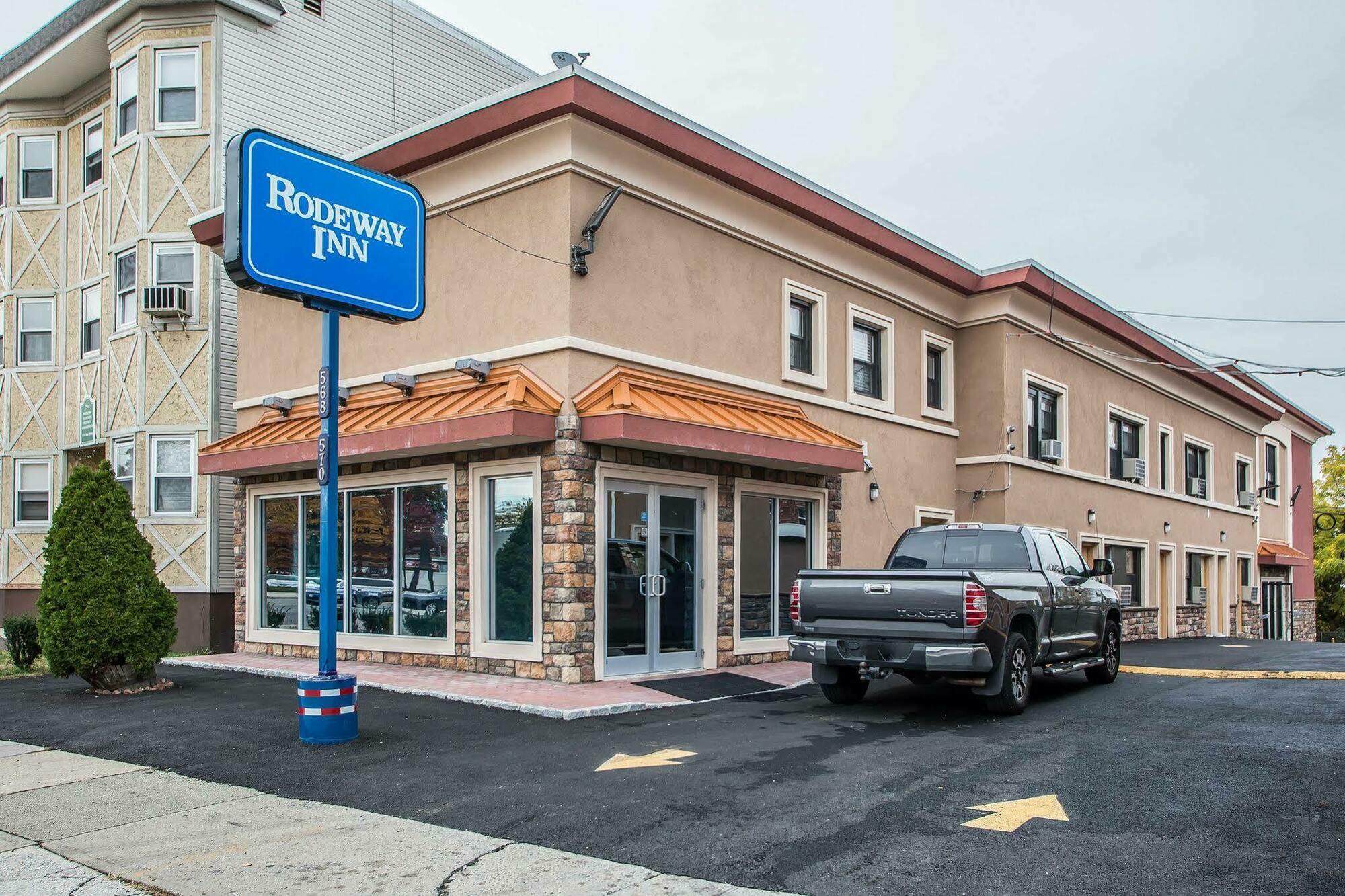 Rodeway Inn Belleville Экстерьер фото