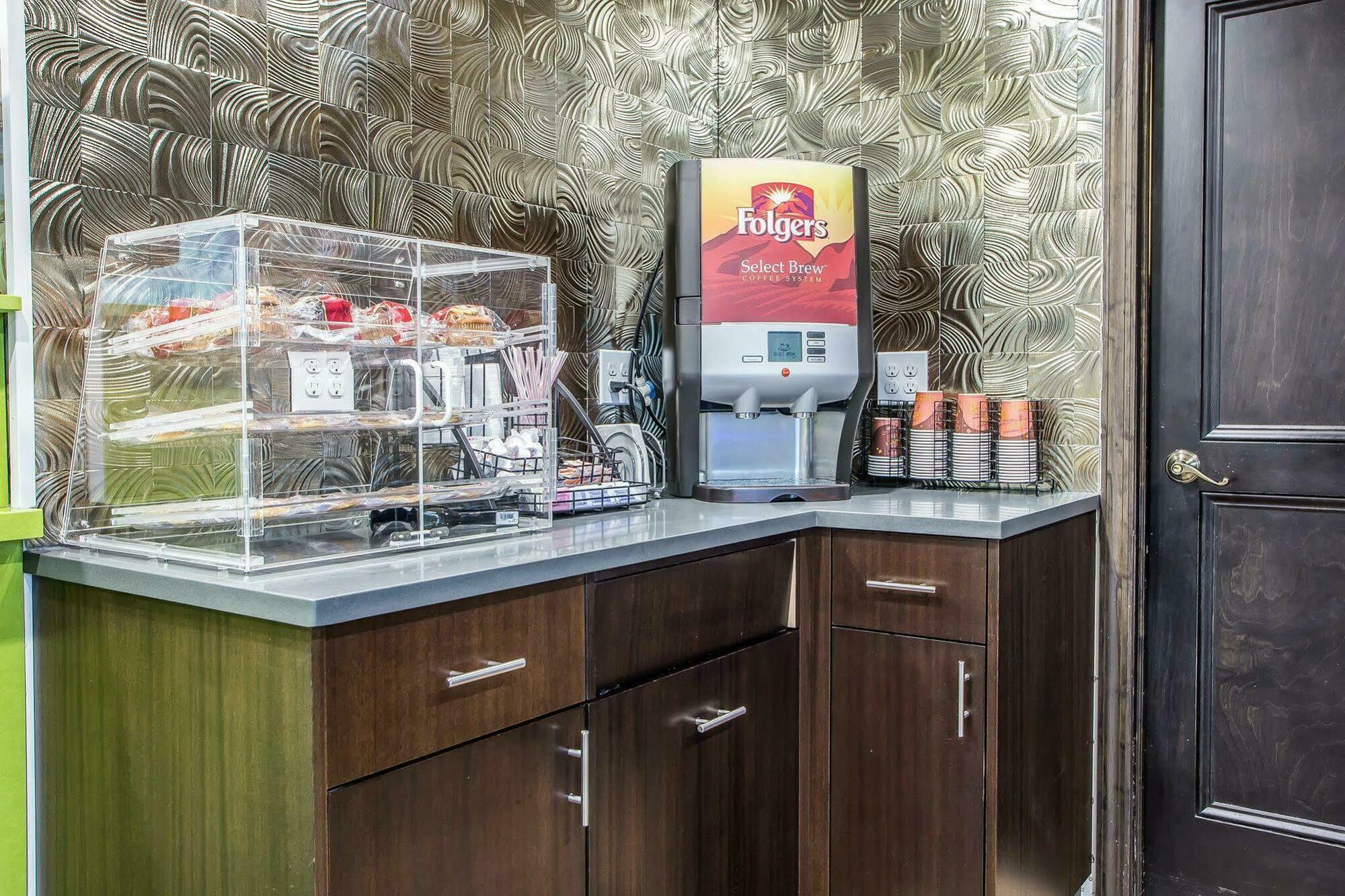 Rodeway Inn Belleville Экстерьер фото