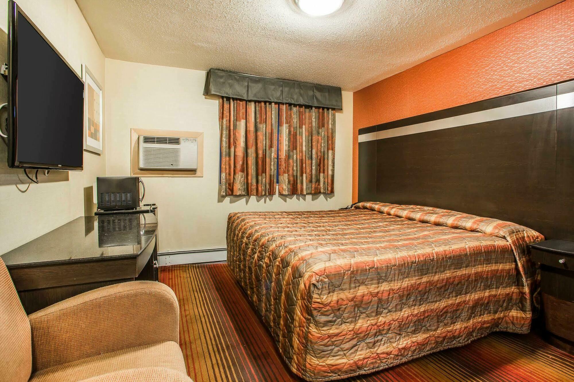 Rodeway Inn Belleville Экстерьер фото