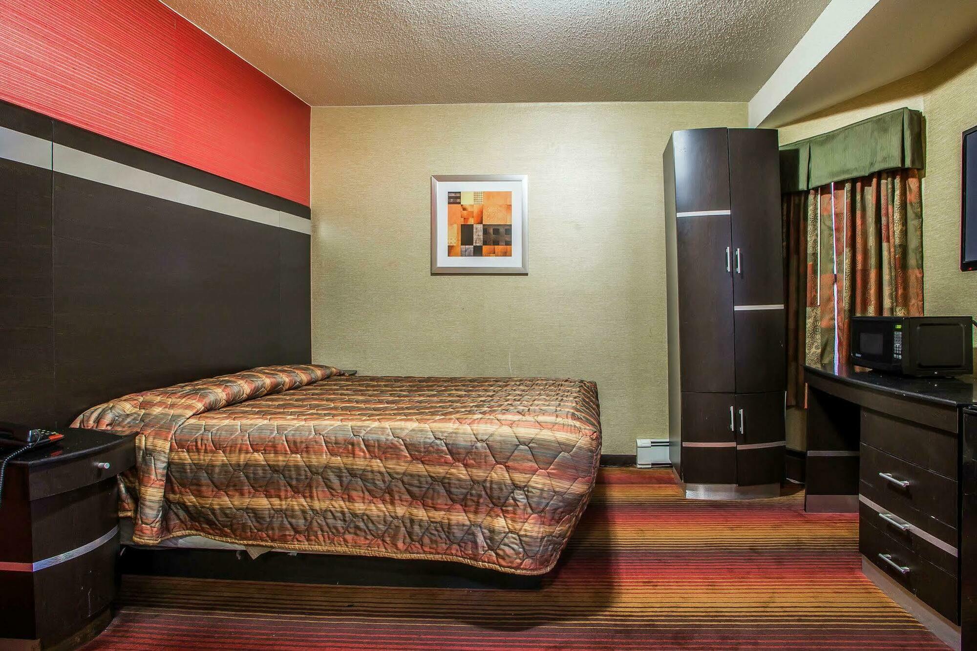 Rodeway Inn Belleville Экстерьер фото